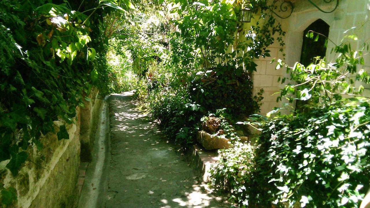 Les Troglos De L'Echeneau Vouvray Exterior photo